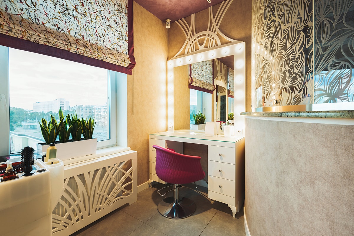 modern-beauty-studio-interior-PSWZRJR-min