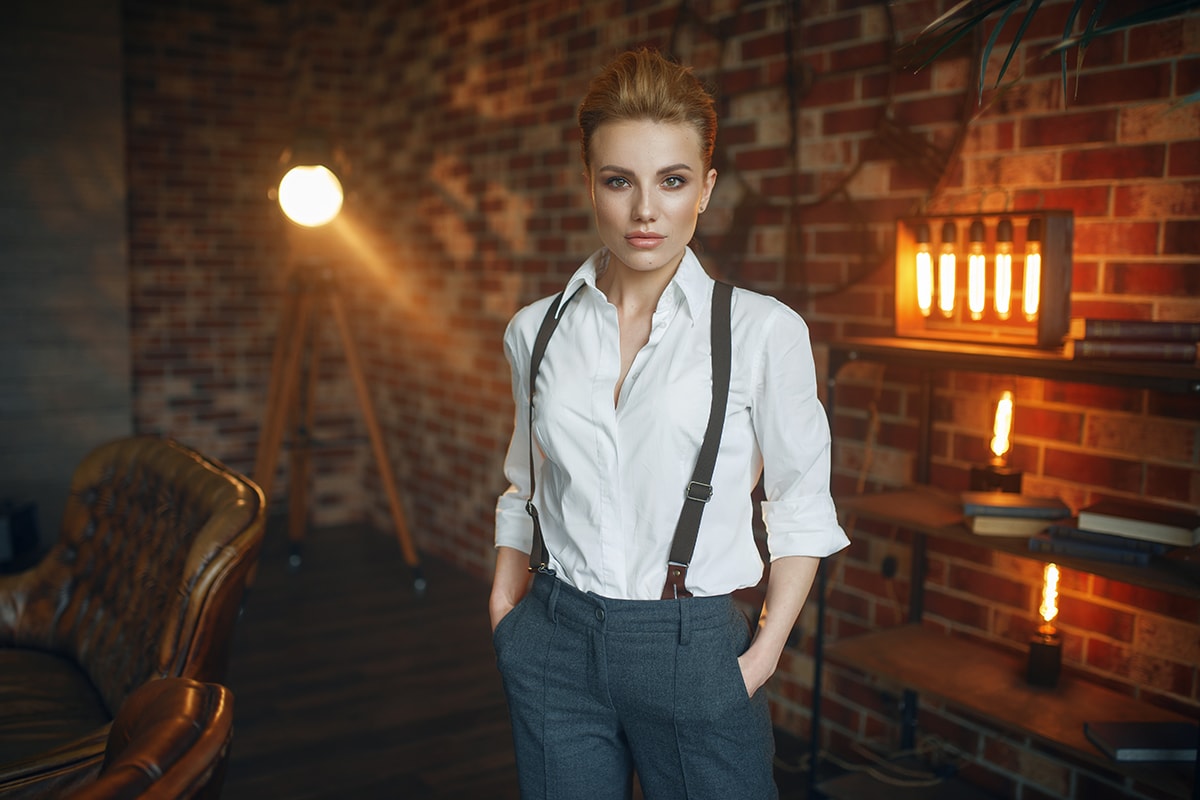 woman-in-strict-clothes-gangster-style-mafia-QUE29HW-min